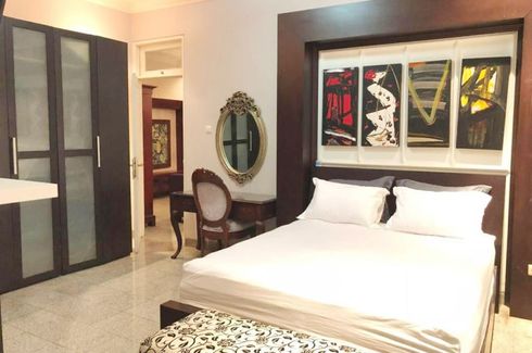 Rumah disewa dengan 6 kamar tidur di Petogogan, Jakarta