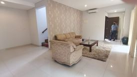 Townhouse dijual atau disewa dengan 4 kamar tidur di Lebak Bulus, Jakarta