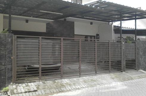 Rumah dijual atau disewa dengan 4 kamar tidur di Cilandak Barat, Jakarta