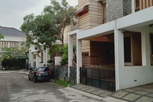 Townhouse dijual atau disewa dengan 4 kamar tidur di Cilandak Barat, Jakarta