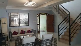 7 Bedroom House for rent in Urdaneta, Metro Manila near MRT-3 Ayala