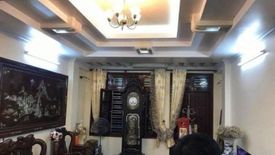6 Bedroom Townhouse for sale in Nga Tu So, Ha Noi