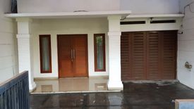 Rumah dijual dengan 4 kamar tidur di Kalibata, Jakarta