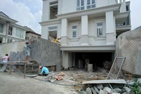 Rumah dijual dengan 6 kamar tidur di Jati Padang, Jakarta