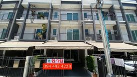 3 Bedroom Townhouse for sale in Baan Klang Mueng Suanluang, Dokmai, Bangkok