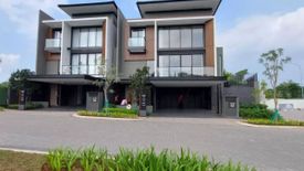 Rumah dijual dengan 4 kamar tidur di Lengkong Kulon, Banten