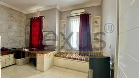 Rumah dijual atau disewa dengan 5 kamar tidur di Serpong, Banten