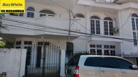 Rumah dijual atau disewa dengan 5 kamar tidur di Dukuh Pakis, Jawa Timur