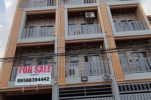 5 Bedroom Townhouse for sale in Kamuning, Metro Manila near MRT-3 Kamuning