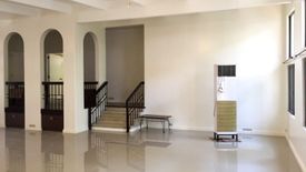 3 Bedroom House for rent in San Lorenzo, Metro Manila near MRT-3 Ayala