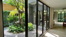 4 Bedroom House for sale in Khlong Tan Nuea, Bangkok