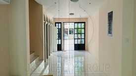 4 Bedroom Townhouse for rent in Khlong Toei Nuea, Bangkok near MRT Phetchaburi