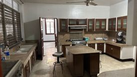 5 Bedroom House for sale in Magallanes, Metro Manila near MRT-3 Magallanes