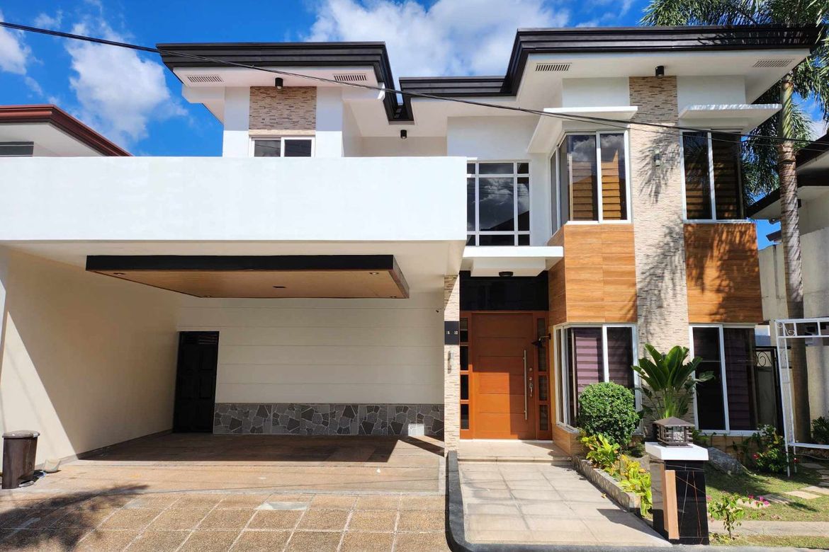 4 Bedroom Semi Furnished House with POOL for RENT in Angeles City