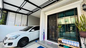 4 Bedroom Townhouse for sale in Tha Raeng, Bangkok