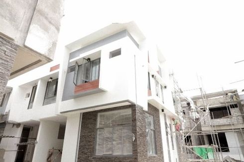 3 Bedroom House for sale in Apolonio Samson, Metro Manila near LRT-1 Balintawak