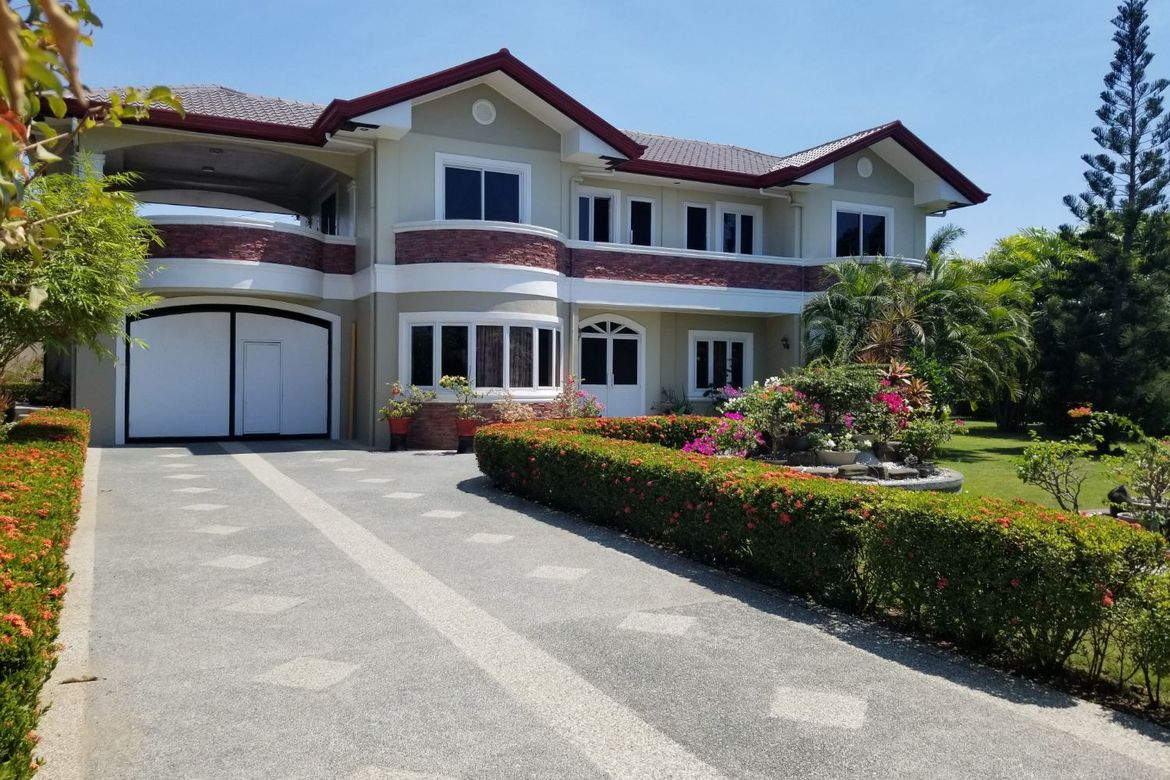 DIRECT BUYER house and lot second row to the beach,Titled ,2000sqm lot