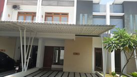 Rumah dijual dengan 4 kamar tidur di Ciganjur, Jakarta