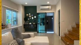 2 Bedroom Townhouse for rent in Saphan Sung, Bangkok