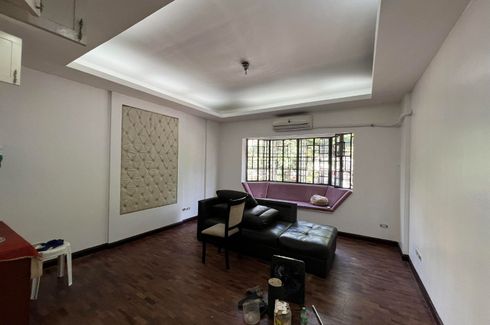 7 Bedroom Villa for rent in Barangay 76, Metro Manila near LRT-1 Libertad