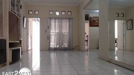 Rumah dijual dengan 5 kamar tidur di Serpong, Banten