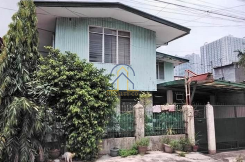 5 Bedroom Townhouse for sale in Bagong Pag-Asa, Metro Manila near MRT-3 North Avenue