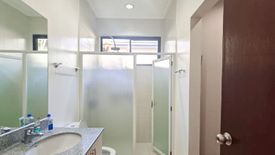 4 Bedroom House for rent in Cembo, Metro Manila near MRT-3 Guadalupe