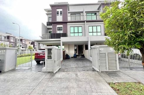 3 Bedroom Townhouse for sale in Petaling Jaya, Selangor