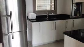 2 Bedroom Condo for sale in San Lorenzo, Metro Manila near MRT-3 Ayala