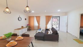 Rumah disewa dengan 4 kamar tidur di Cibatu, Jawa Barat