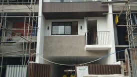 4 Bedroom House for sale in Sikatuna Village, Metro Manila