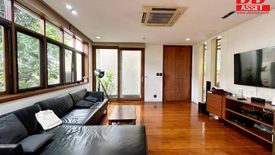 5 Bedroom House for sale in Phra Khanong, Bangkok near BTS Ekkamai