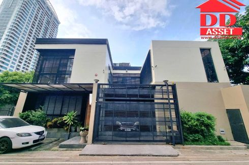 5 Bedroom House for sale in Phra Khanong, Bangkok near BTS Ekkamai
