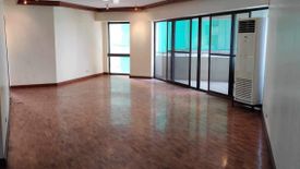 4 Bedroom Condo for sale in Urdaneta, Metro Manila near MRT-3 Ayala