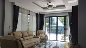 3 Bedroom House for rent in Khlong Tan Nuea, Bangkok