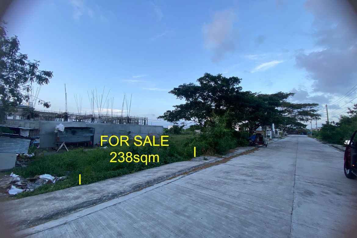 Westwoods Iloilo Lot For Sale near SM City Iloilo 📌 Land for sale in