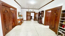 6 Bedroom House for sale in Magallanes Village, Magallanes, Metro Manila near MRT-3 Magallanes