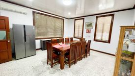 6 Bedroom House for sale in Magallanes Village, Magallanes, Metro Manila near MRT-3 Magallanes