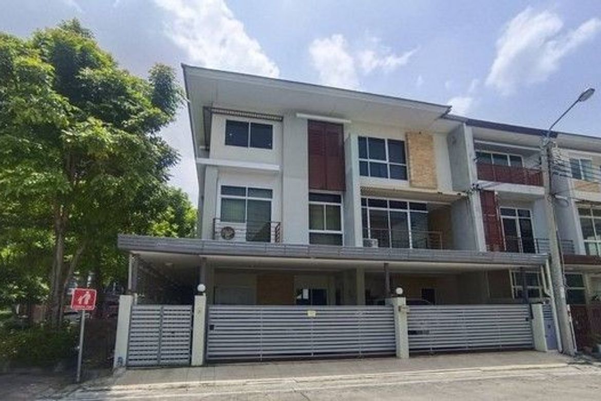 ทาวน์เฮ้าส์ ขาย ใน ยานนาวา กรุงเทพ 7 ห้องนอน | Dot Property