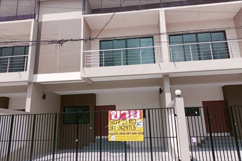 3 Bedroom Townhouse for sale in Nong Pling, Nakhon Sawan