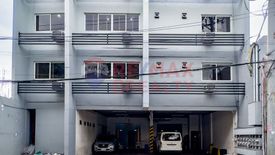 10 Bedroom Apartment for rent in Urdaneta, Metro Manila near MRT-3 Ayala