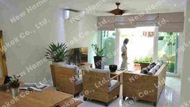 3 Bedroom Townhouse for sale in Khlong Tan Nuea, Bangkok