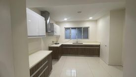 5 Bedroom House for rent in Dasmariñas North, Metro Manila near MRT-3 Magallanes