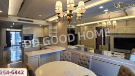 3 Bedroom Condo for sale in Sam Sen Nok, Bangkok