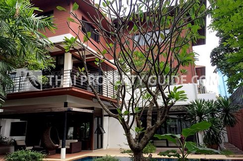 5 Bedroom House for rent in Phra Khanong Nuea, Bangkok near BTS Ekkamai