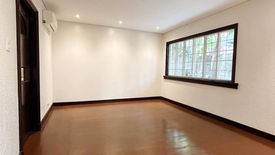 3 Bedroom House for rent in San Lorenzo, Metro Manila near MRT-3 Ayala