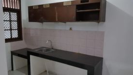 Rumah dijual dengan 3 kamar tidur di Ciputat, Banten