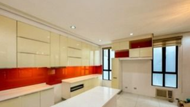 3 Bedroom House for rent in San Lorenzo, Metro Manila near MRT-3 Ayala