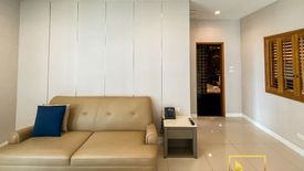 1 Bedroom Serviced Apartment for rent in Langsuan, Bangkok near BTS Ploen Chit