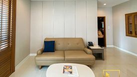 1 Bedroom Serviced Apartment for rent in Langsuan, Bangkok near BTS Ploen Chit